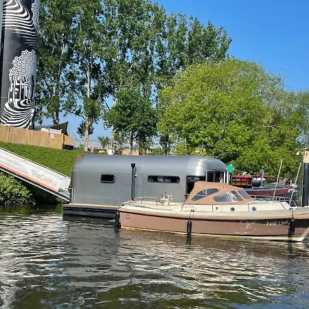 Πλωτό κατάλυμα The Coon Tinyfloatinghome *