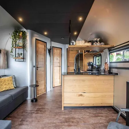 ספינת מלון The Coon Tinyfloatinghome דן בוש