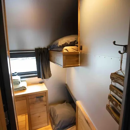 Ботель The Coon Tinyfloatinghome