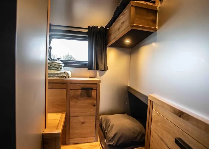 The Coon Tinyfloatinghome