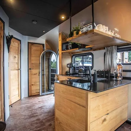 船屋 The Coon Tinyfloatinghome *