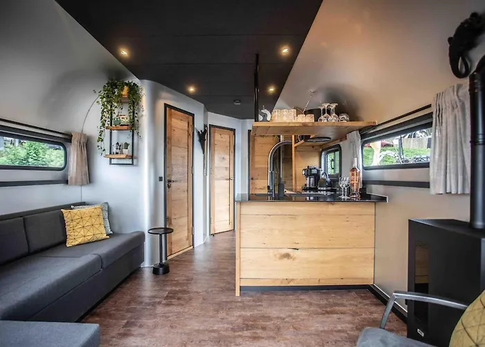 Botel The Coon Tinyfloatinghome 's-Hertogenbosch (Den Bosch)